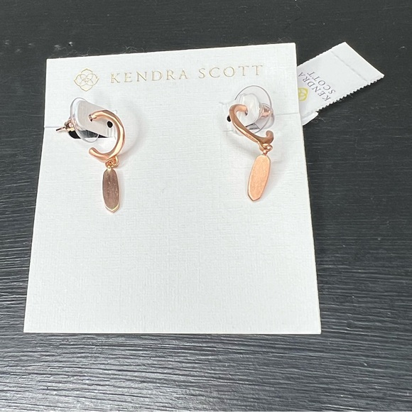 Kendra Scott Fern Huggie Earrings in rose gold NWT - Picture 3 of 4
